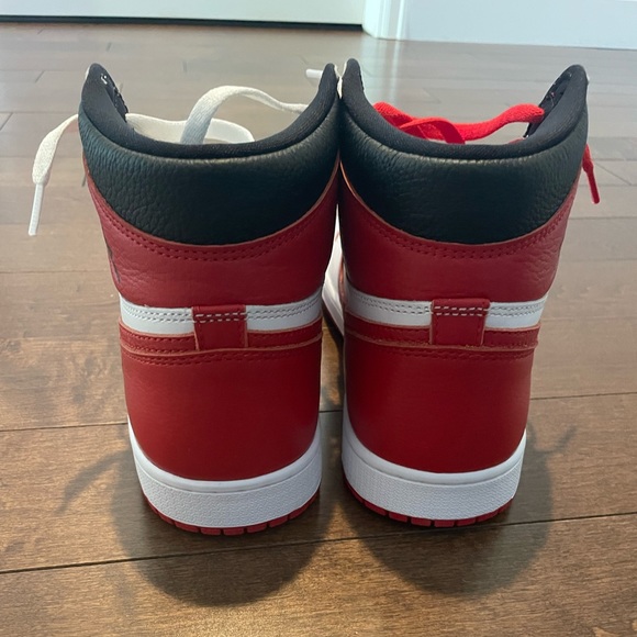 NWB size 10 Jordan 1 retro high og - Picture 5 of 8